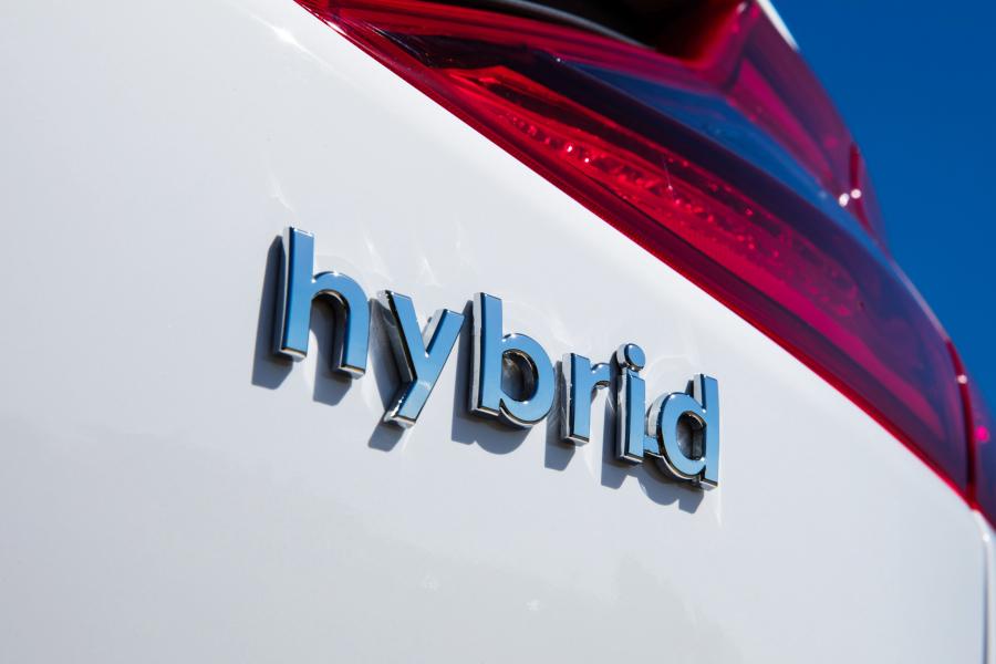 Логотип Hyundai IONIQ hybrid (AE) 2018 года  (AU) (фото 28 из 42)